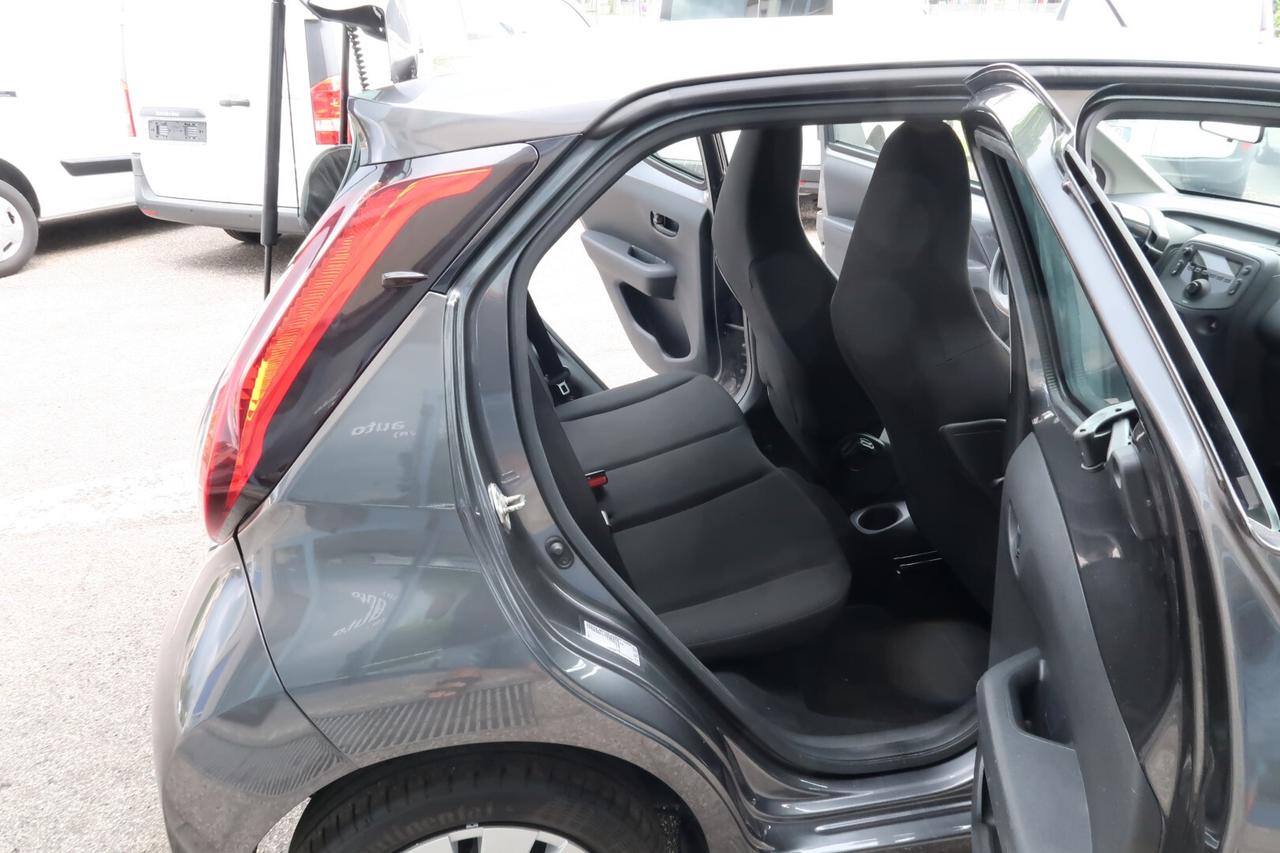 Toyota Aygo Connect 1.0 VVT-i 72 CV 5 porte