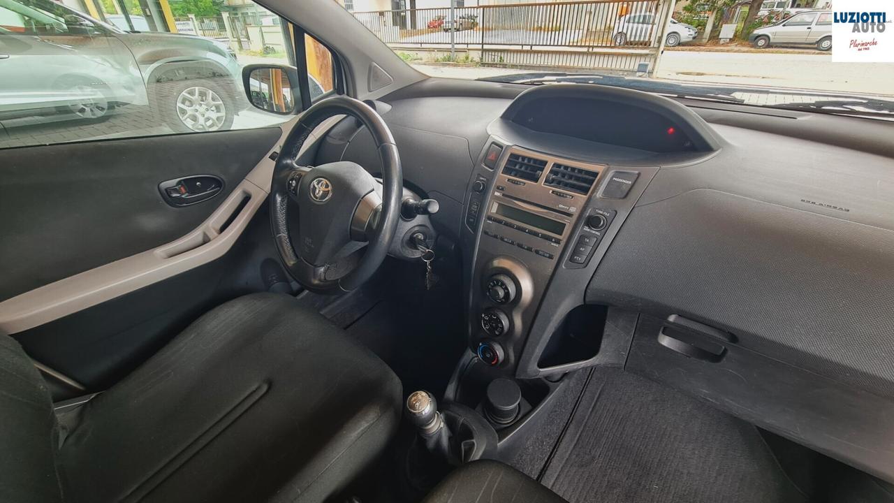 Toyota Yaris 1.0 5P. SOL