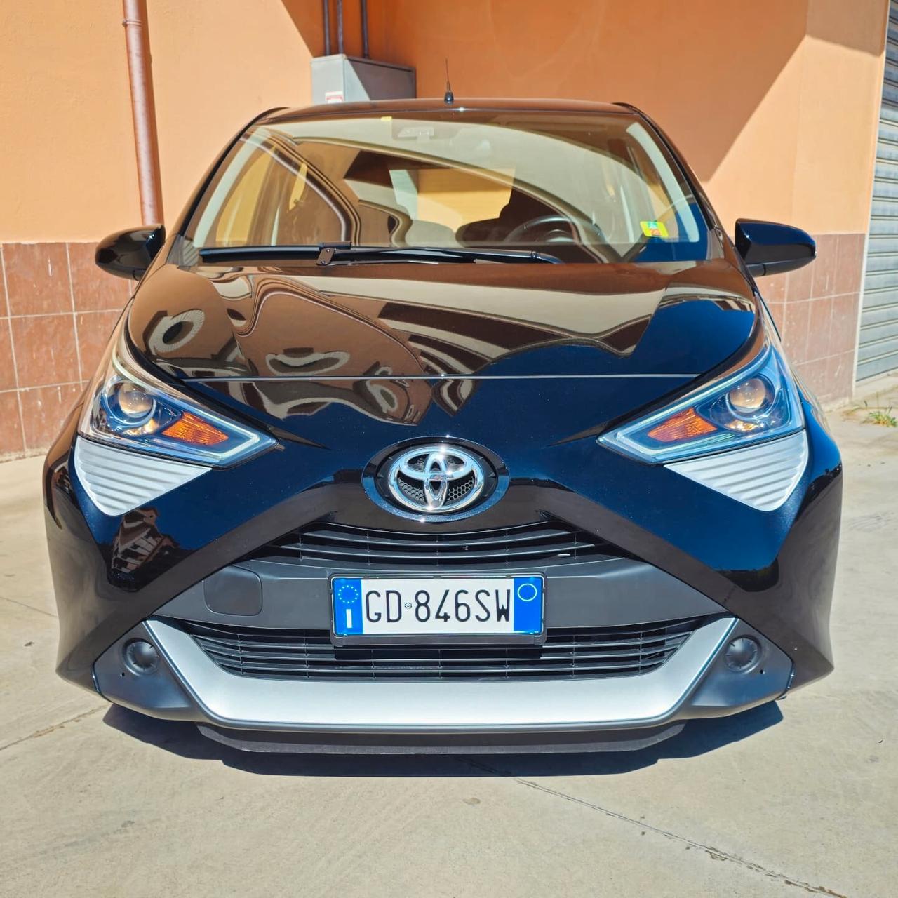 Toyota Aygo Connect 1.0 VVT-i 72 CV 5 porte x-play