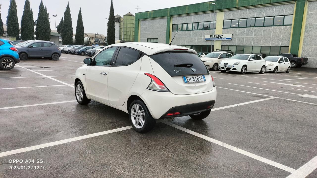Lancia Ypsilon 1.2 69 CV Platino