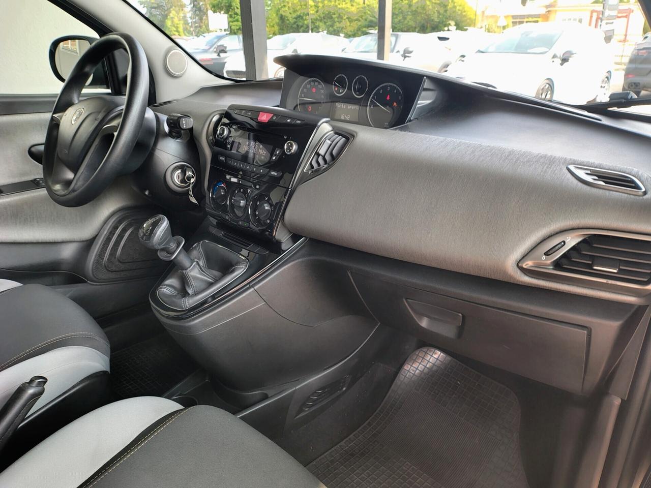 Lancia Ypsilon 1.2 69 CV 5 porte S&S Platinum