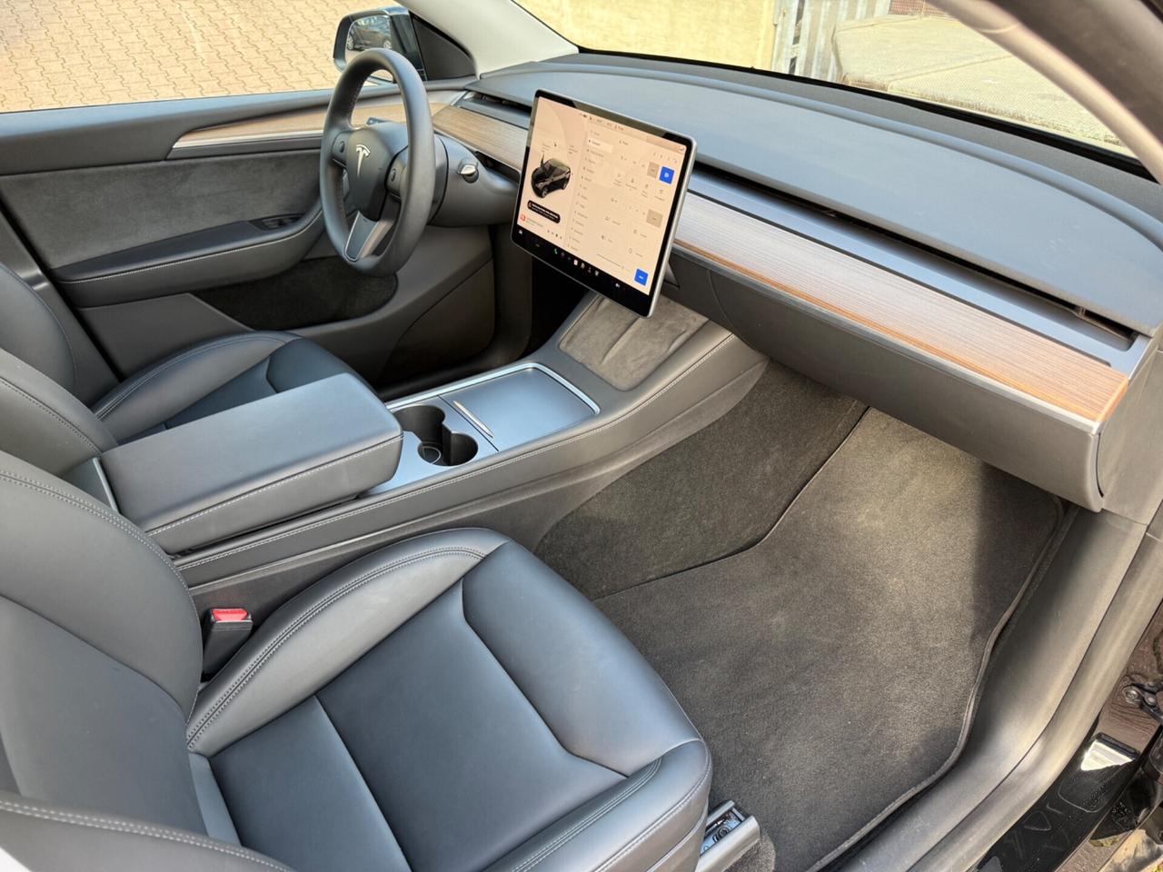 Tesla Model Y Dual Motor Long Range AWD