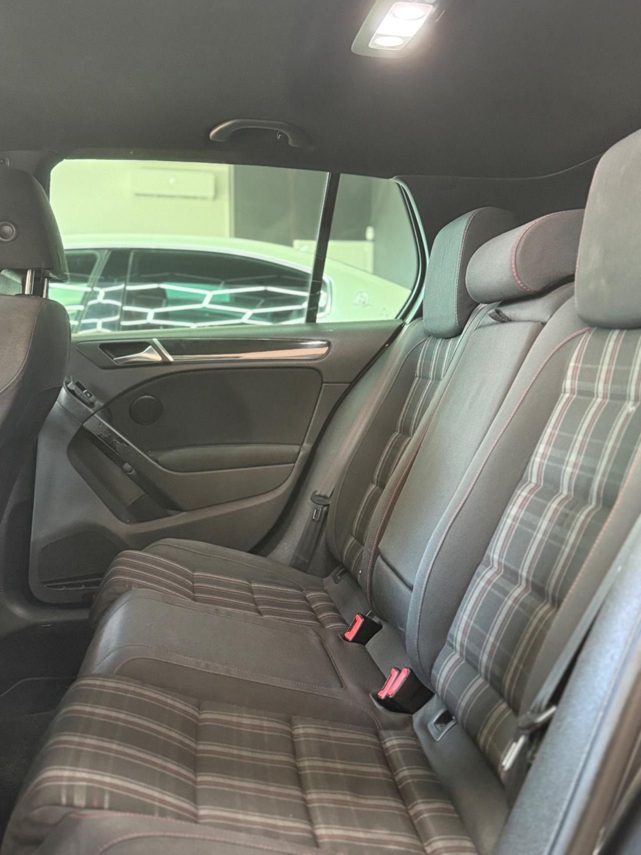 Volkswagen Golf GTI 2.0 TSI DSG 5p.