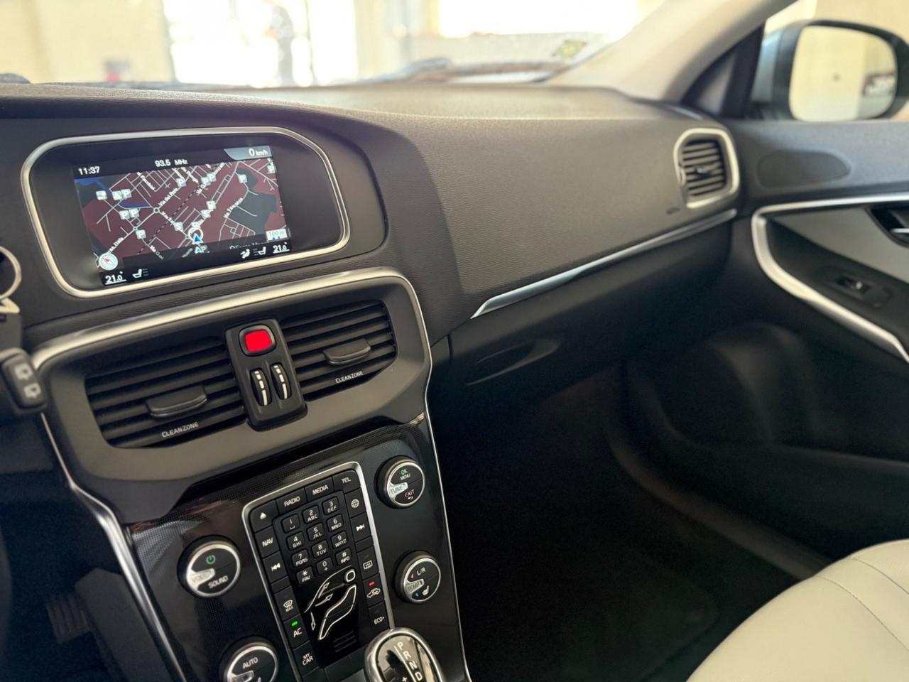 Volvo V40 D2 Geartronic R-design Kinetic