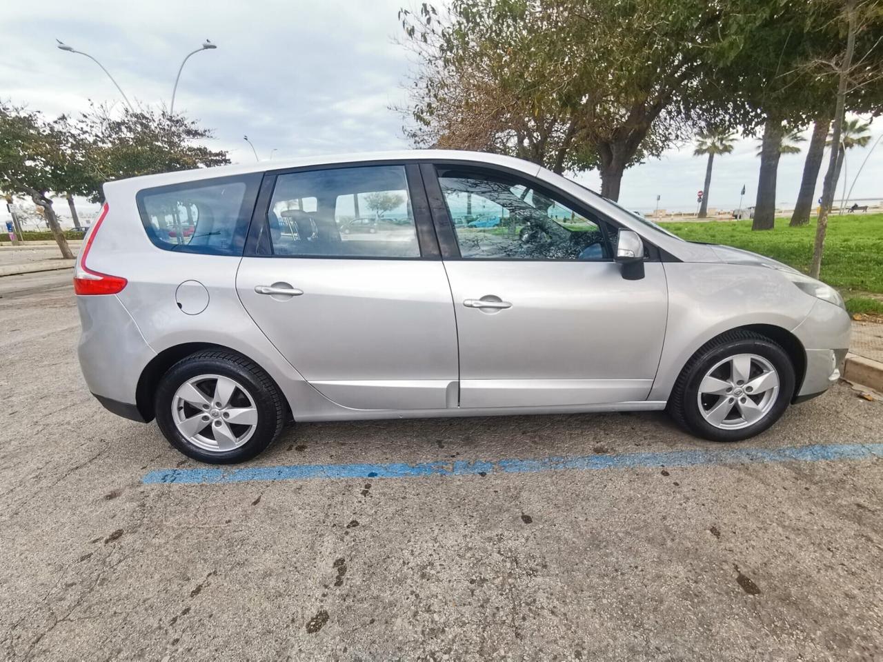 Renault Scenic Scénic 1.9 dCi 130CV Dynamique 7POSTI