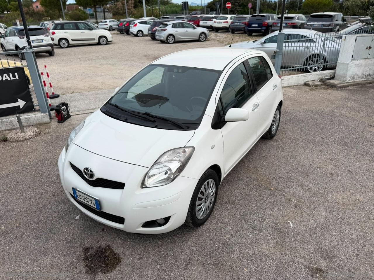 TOYOTA Yaris 1.0 5p. Sol