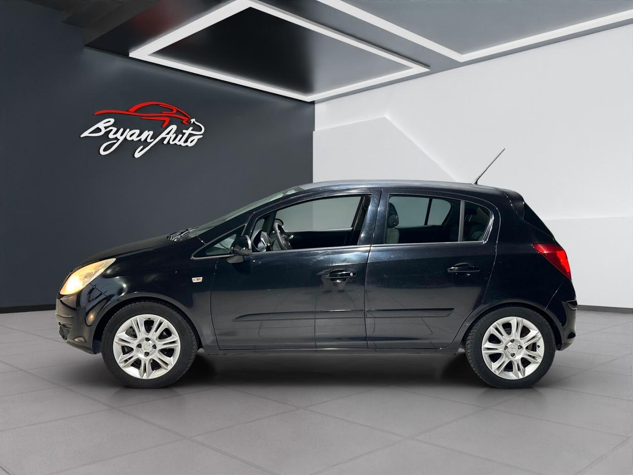 Opel Corsa 1.2 COSMO 5P GPL