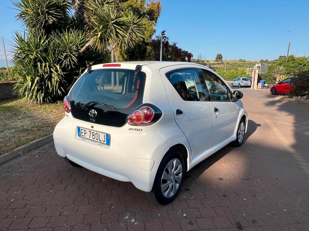 Toyota Aygo 1.0 12V VVT-i 5 porte Active Connect