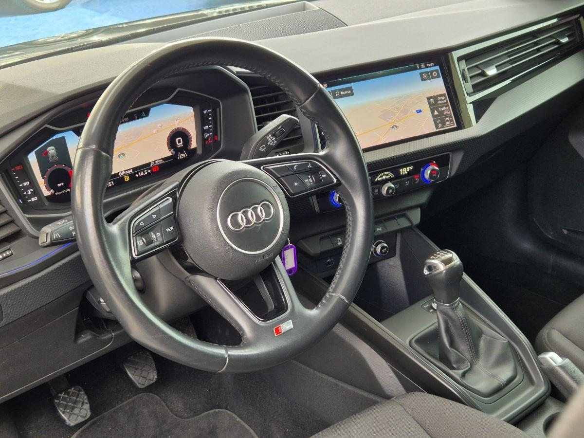 AUDI - A1 Sportback - A1 SPB 30 TFSI Identity Black