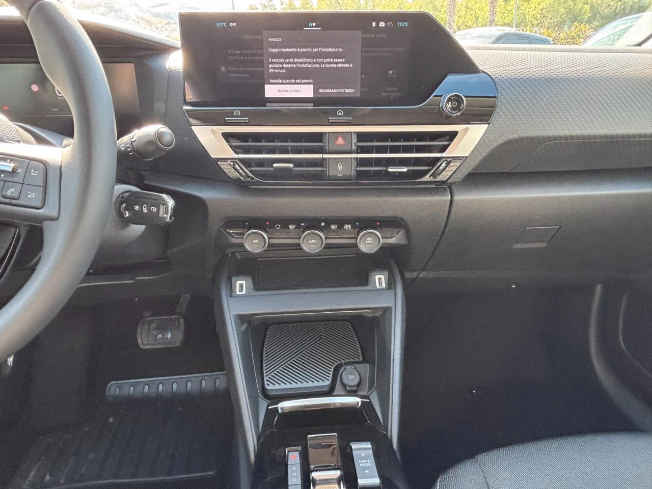 Citroen C4 Hybrid 136 e-DCS6 Business IVA esposta