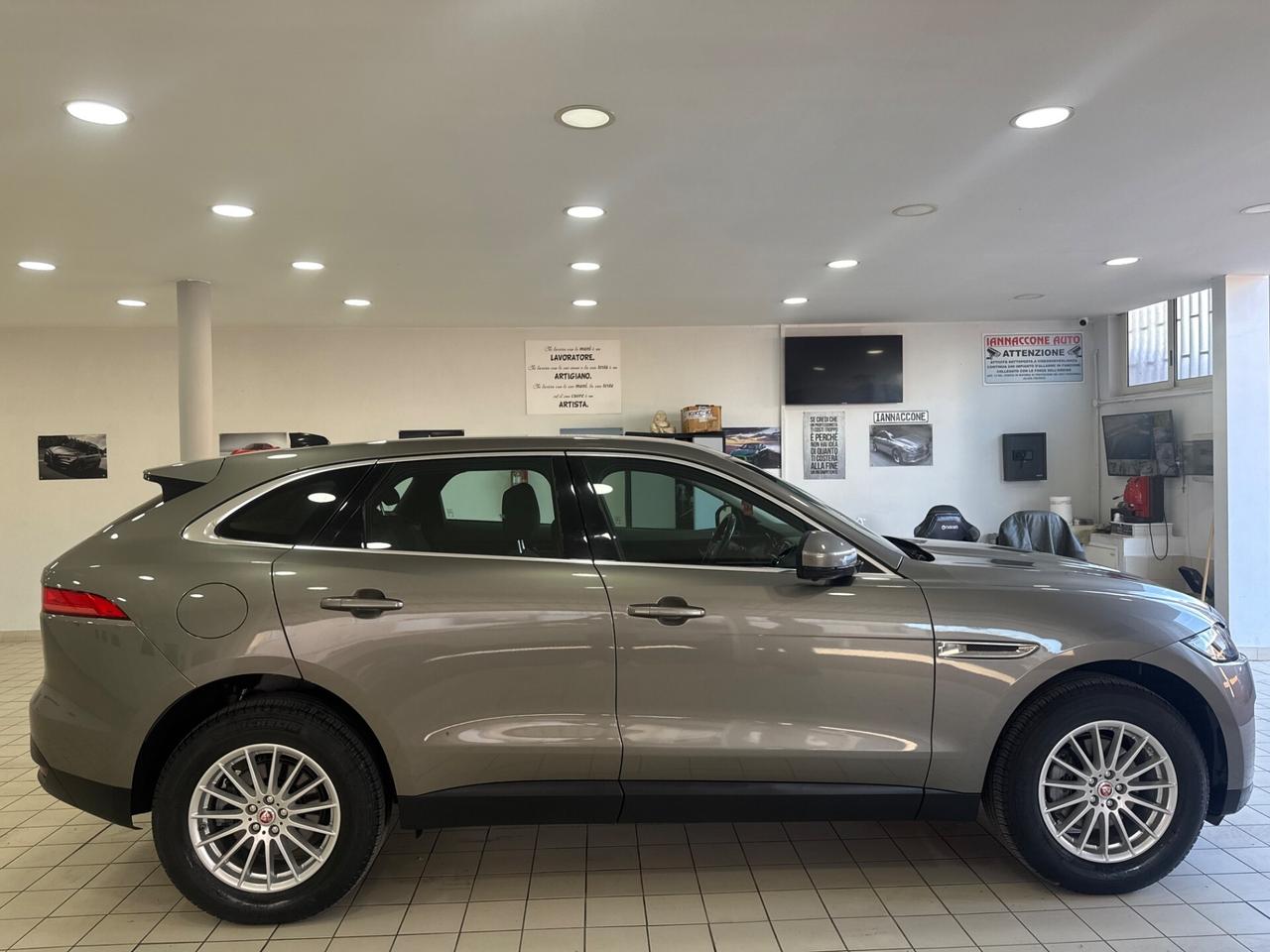 Jaguar F-Pace 2020 180 cv portfolio