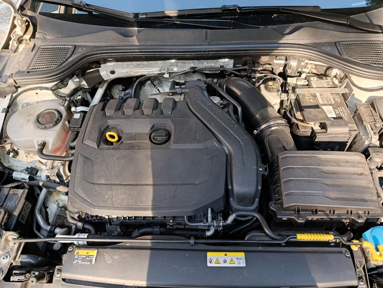 Volkswagen Golf 1.5 eTSI 150 CV EVO ACT DSG R-Line - NEOPATENTATI