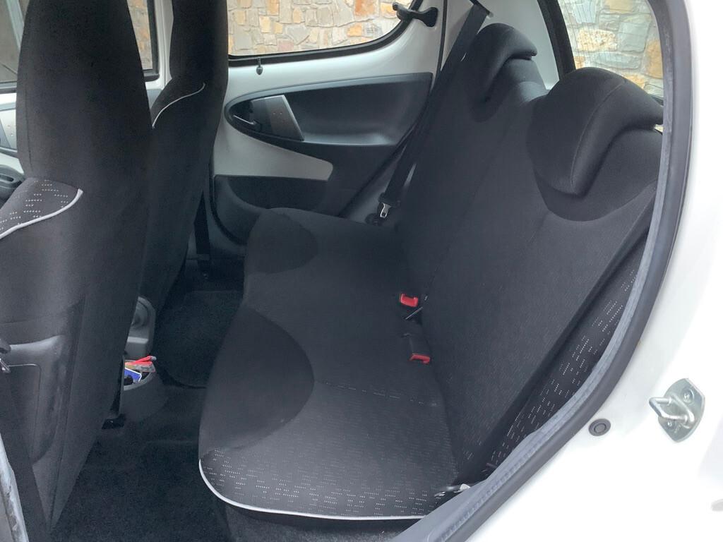 Peugeot 107 1.0 68CV 5p. 5.400 KM !!!!