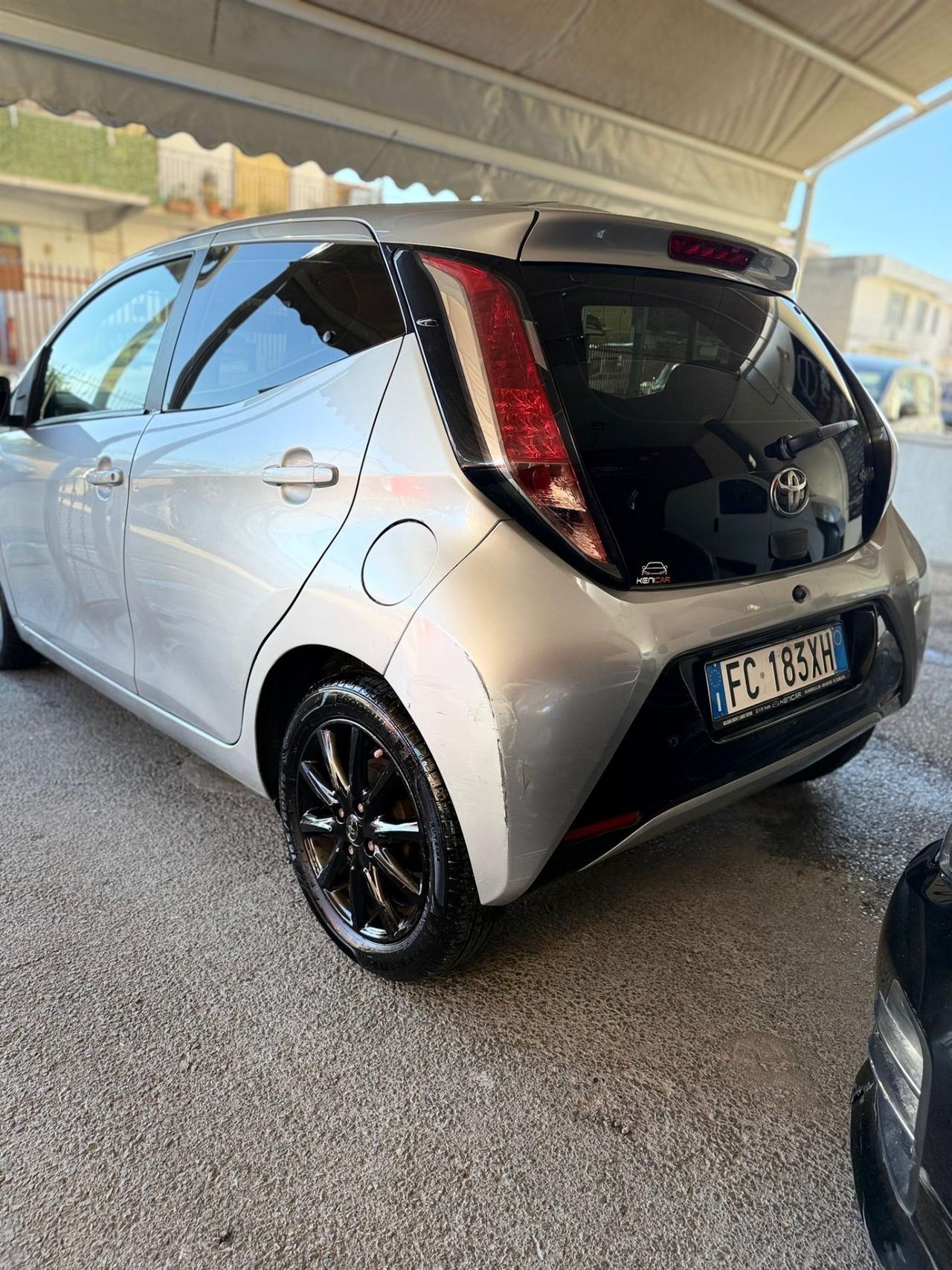 Toyota Aygo 1.0 VVT-i 69 CV 5 porte x-play