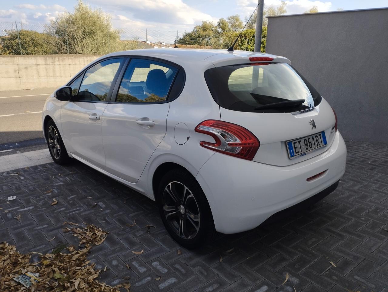 Peugeot 208 1.4 HDi 68 CV 5 porte Allure