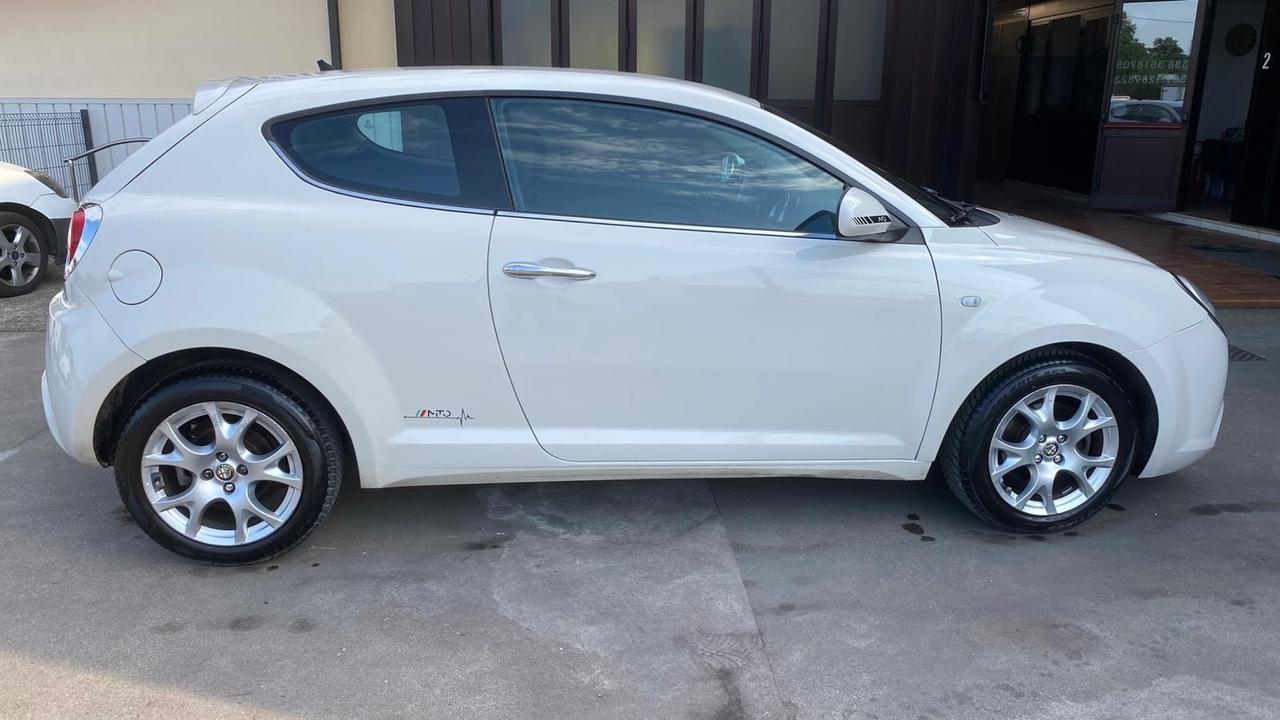 Alfa Romeo MiTo 1.6 JTDm-2 S&S Distinctive Sport Pack