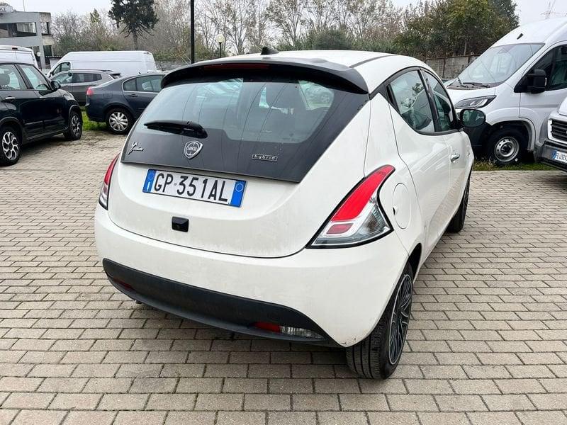 Lancia Ypsilon 1.0 FireFly 5 porte S&S Hybryd Gold