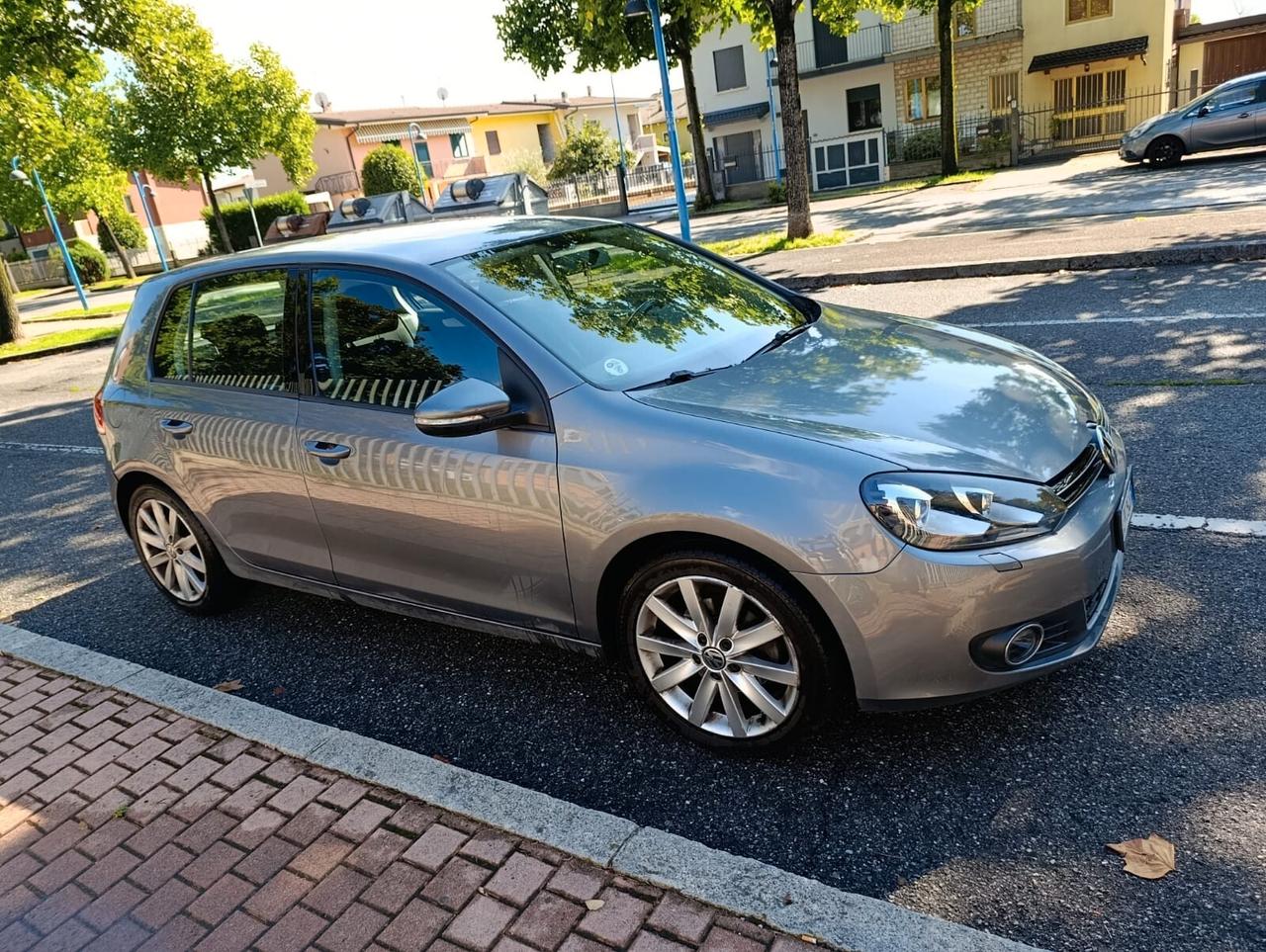 Volkswagen Golf 1.6 TDI DPF 5p. Highline - NEOPATENTATI