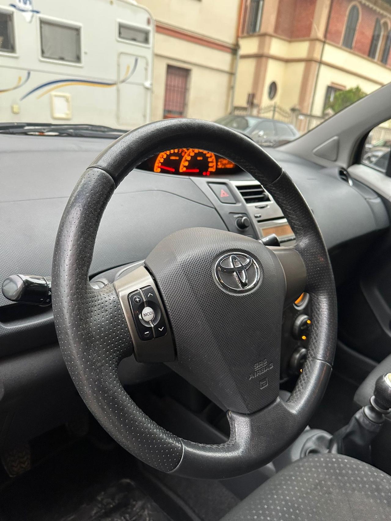 Toyota Yaris 1.3 5 porte Sol