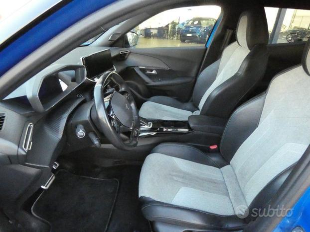 PEUGEOT 2008 motore elettrico 136 CV GT Pack