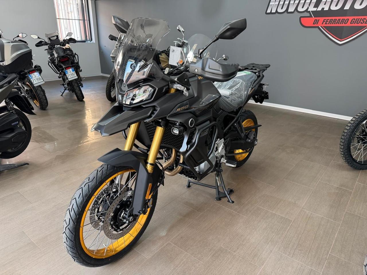 Voge Valico 900 black knight a rate da 100 al mese