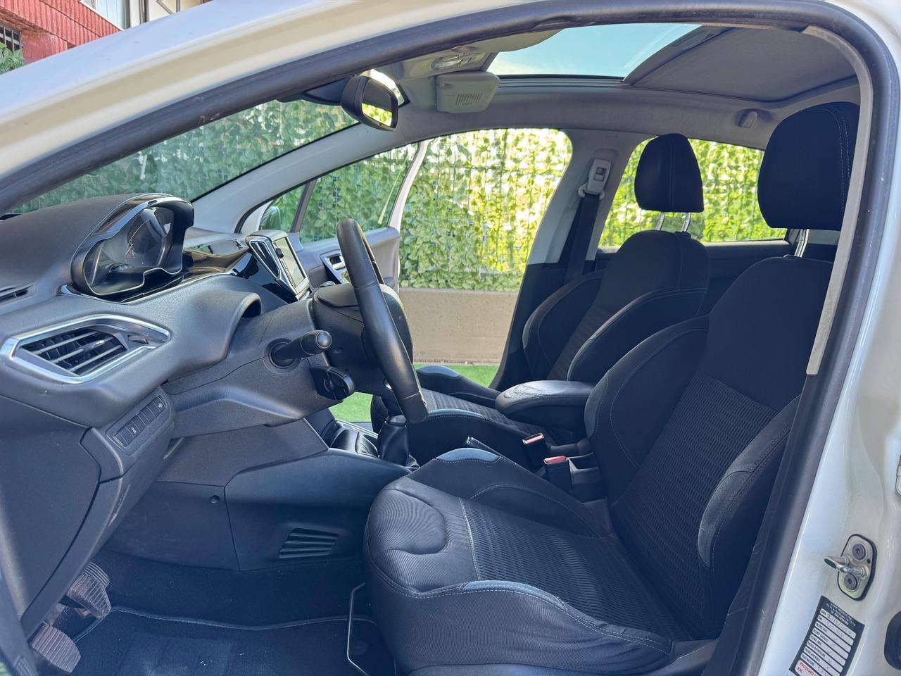 Peugeot 208 1.4 HDi 68 CV 5 porte Allure