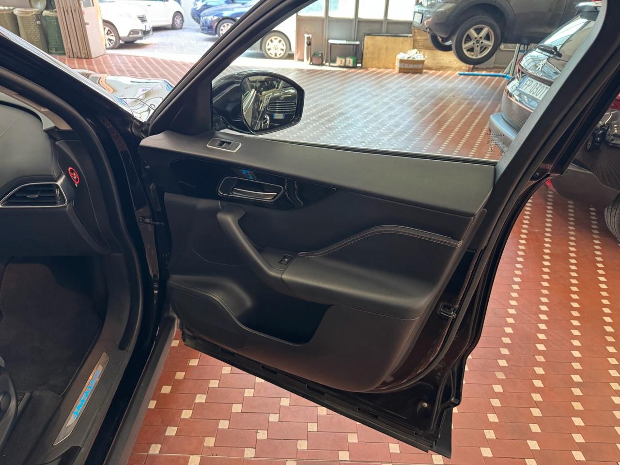 Jaguar F-Pace 2.0 D 180 CV aut. Portfolio - UNICO PROPRIETARIO