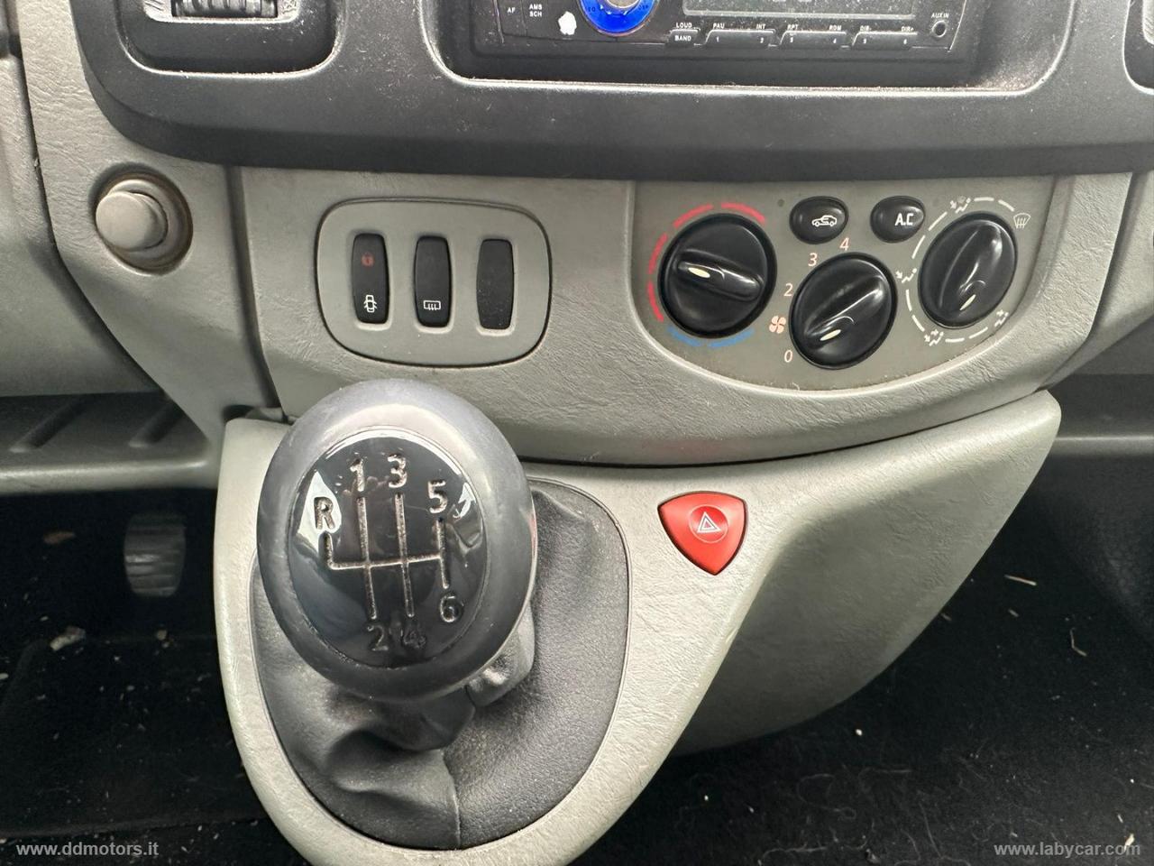 Trafic T27 1.9dCi/100PC-TN Combi Confort