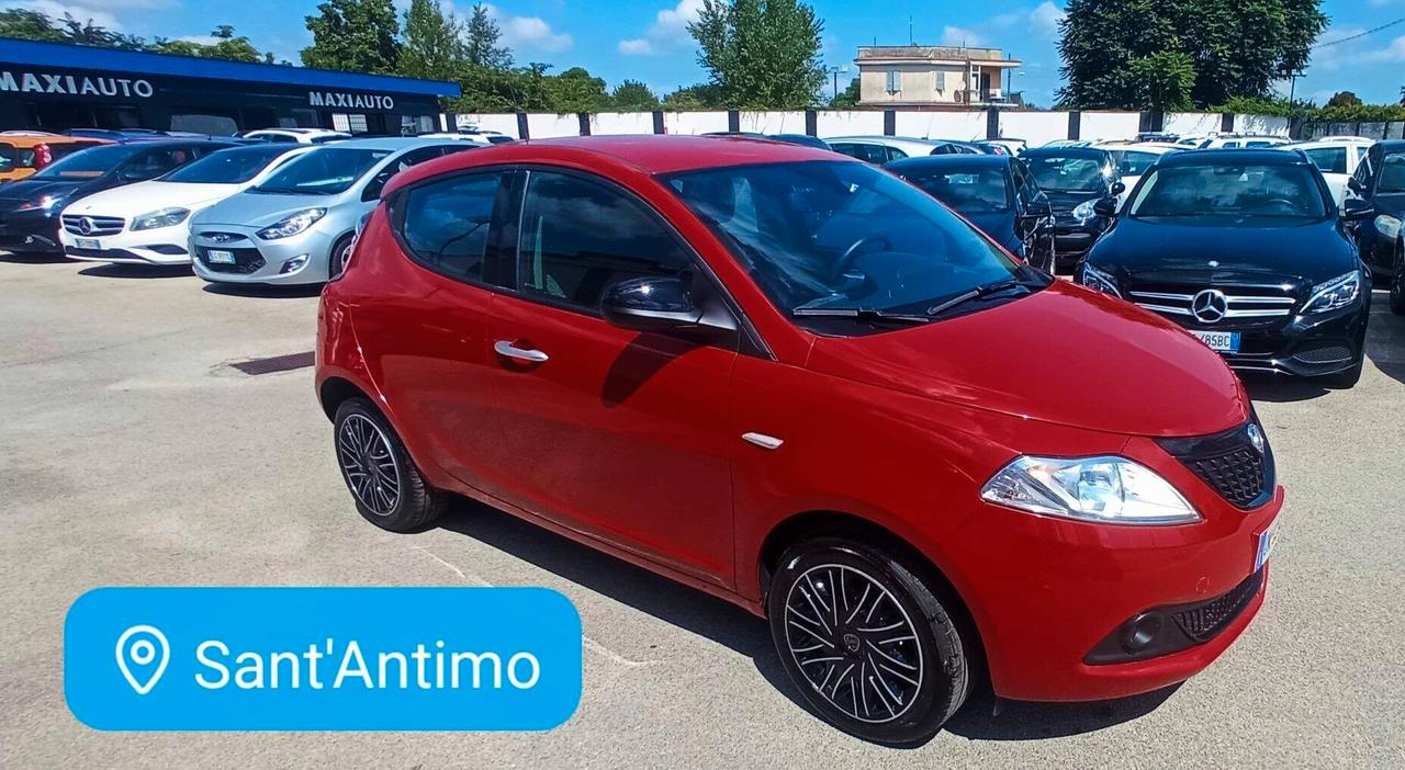 Lancia Ypsilon 1.0 Hybrid