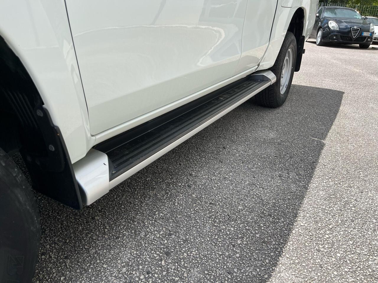 Mitsubishi L200 2.3 D Club Cab 4x4 Invite Connect