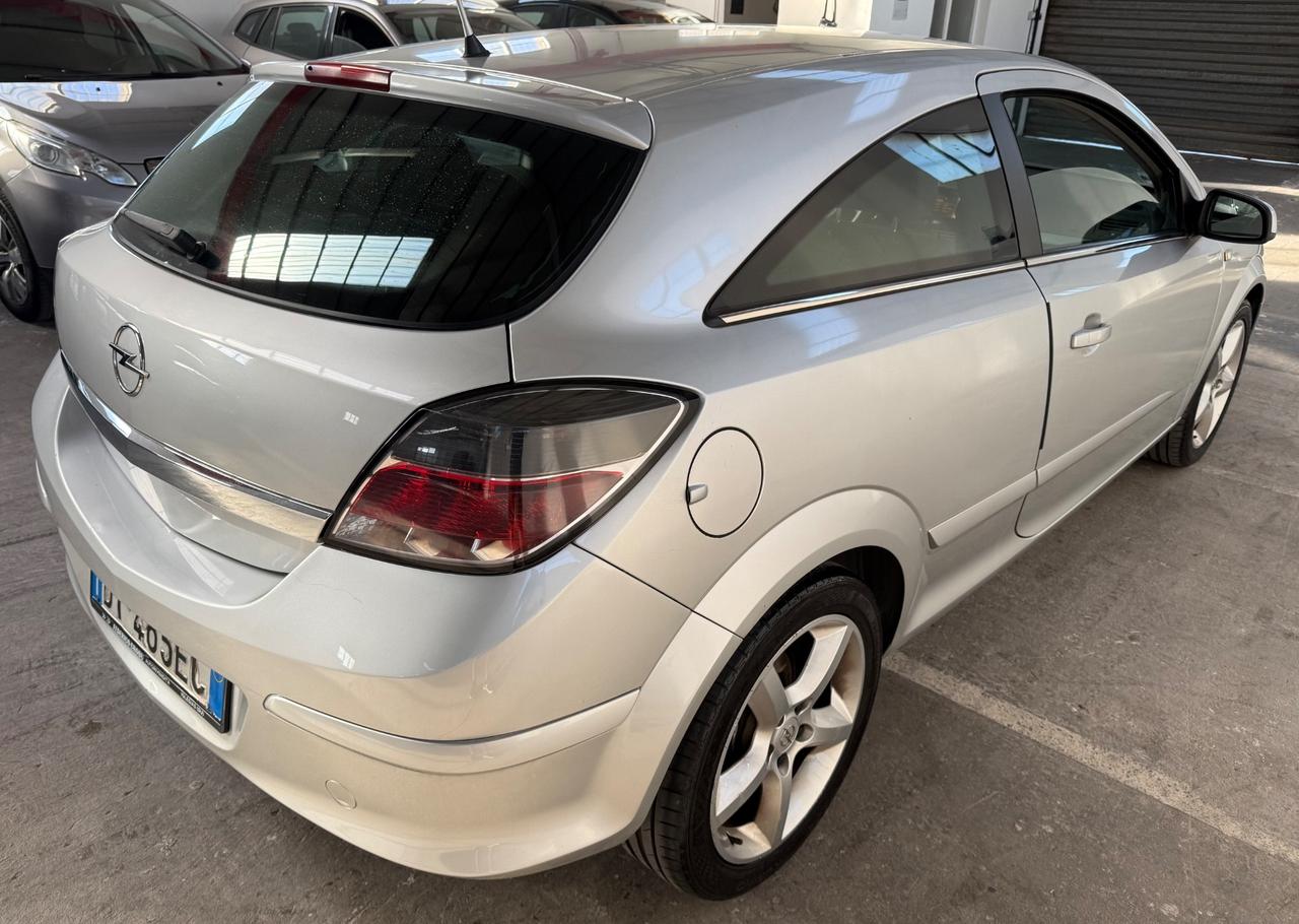 Opel Astra GTC 1.7 CDTI 125CV 3 porte Cosmo - 2009