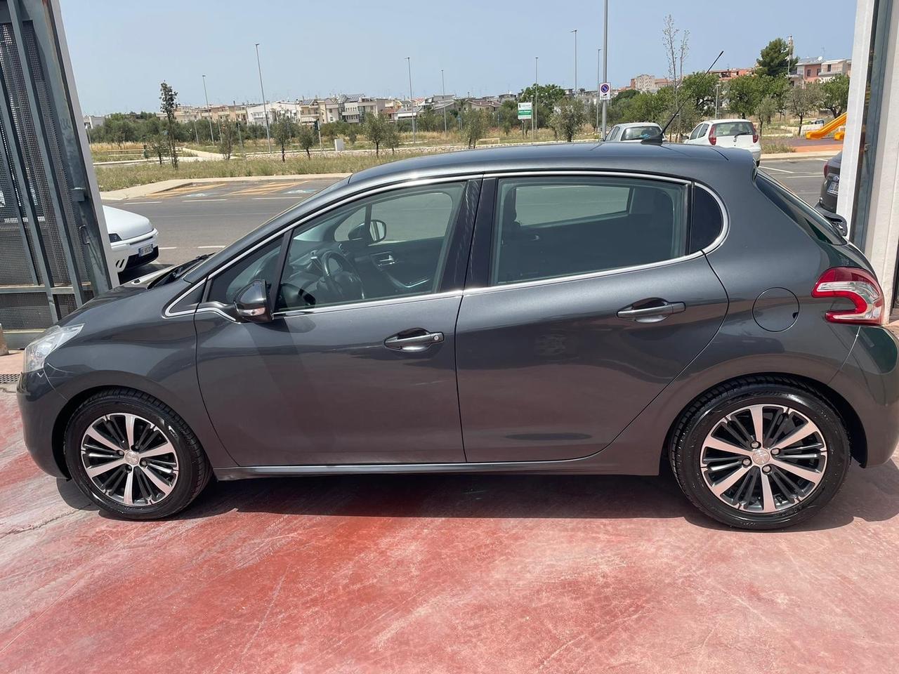 Peugeot 208 1.4 HDi 68 CV 5 porte Allure