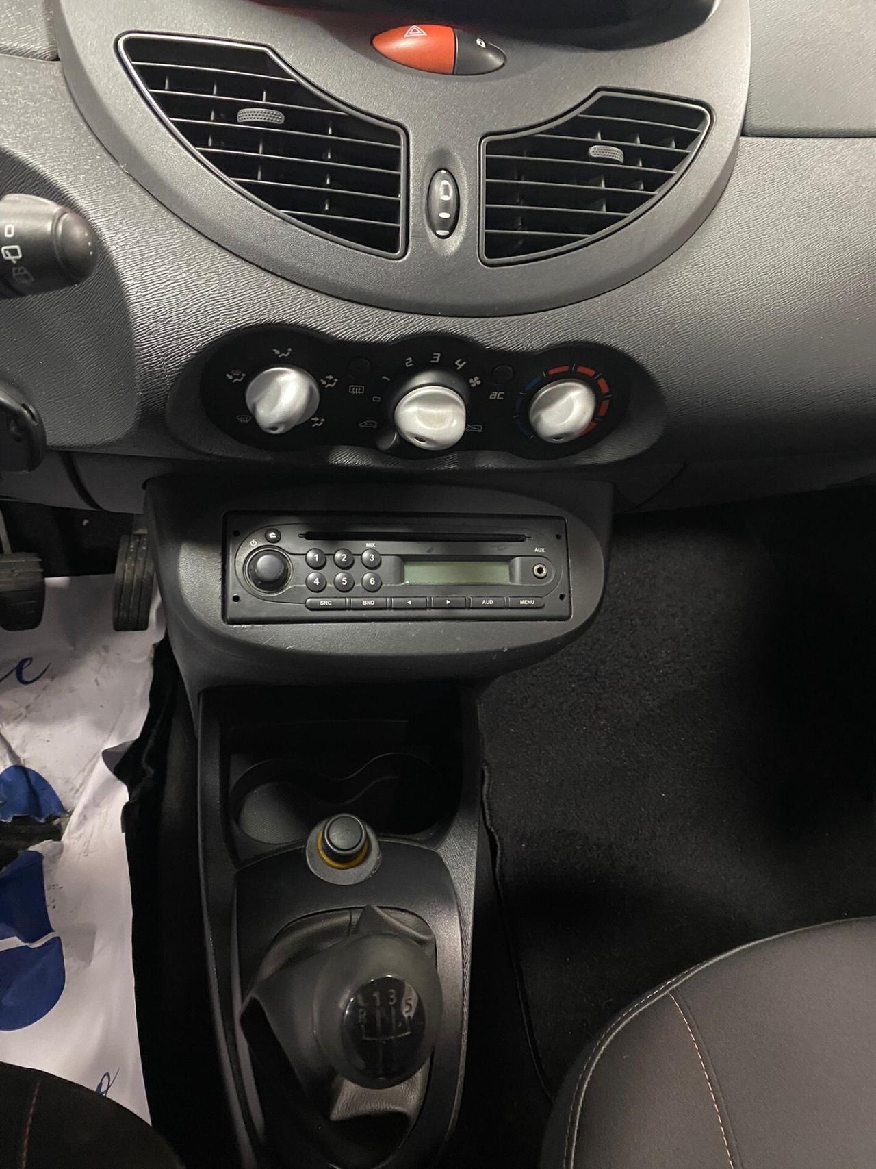 Renault Twingo 1.2 16V Dynamique 75Cv Ok Neopatentati