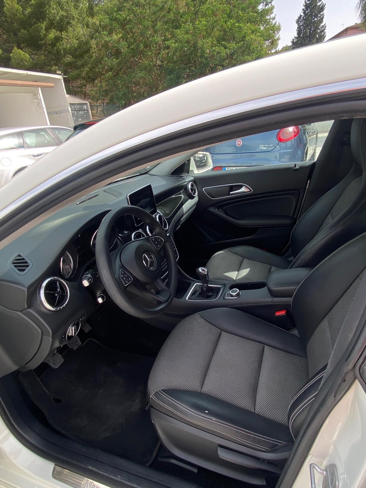 Mercedes-benz CLA 180 d Business