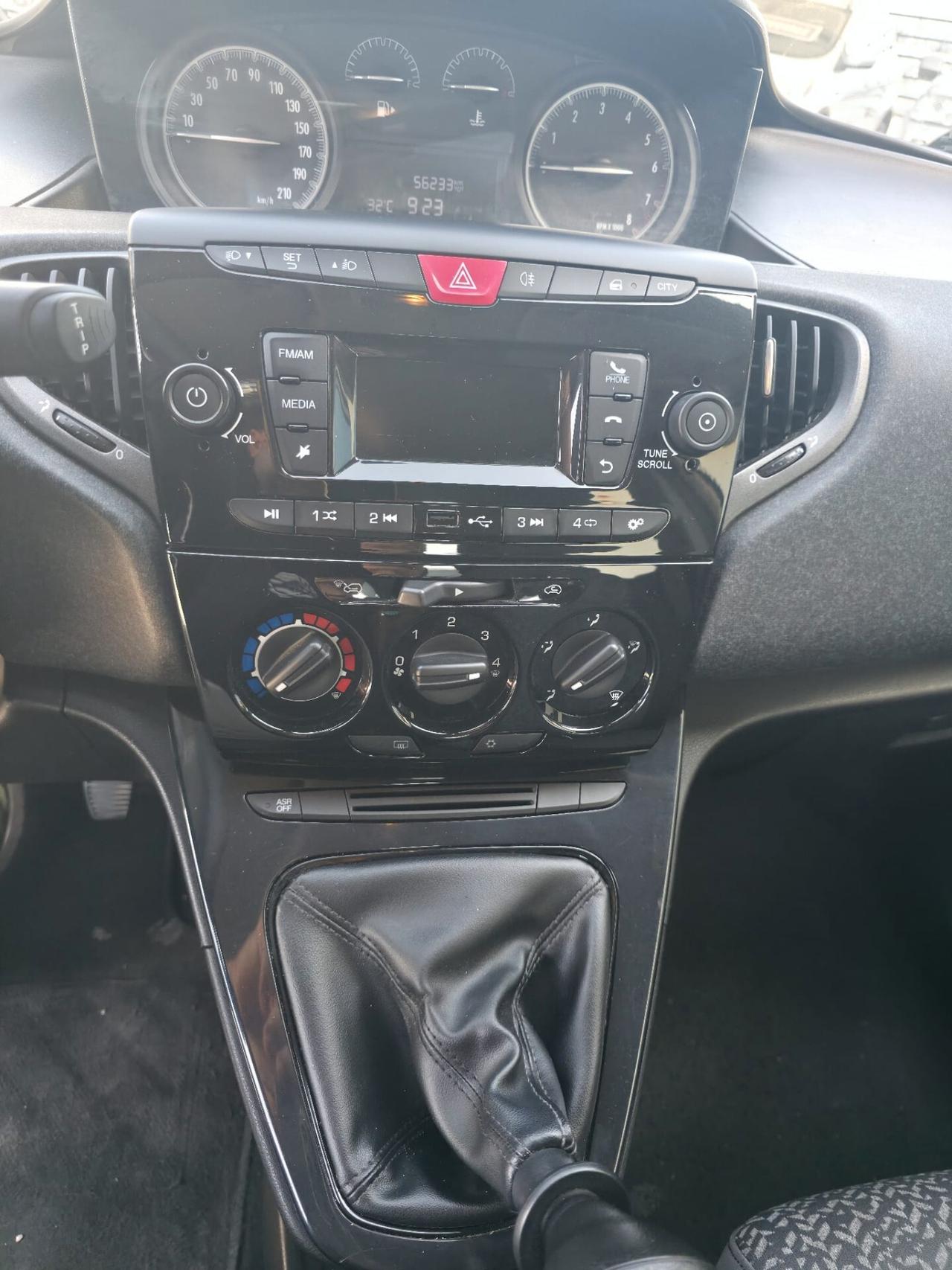 Lancia Ypsilon 1.2 69 CV 5 porte Platinum