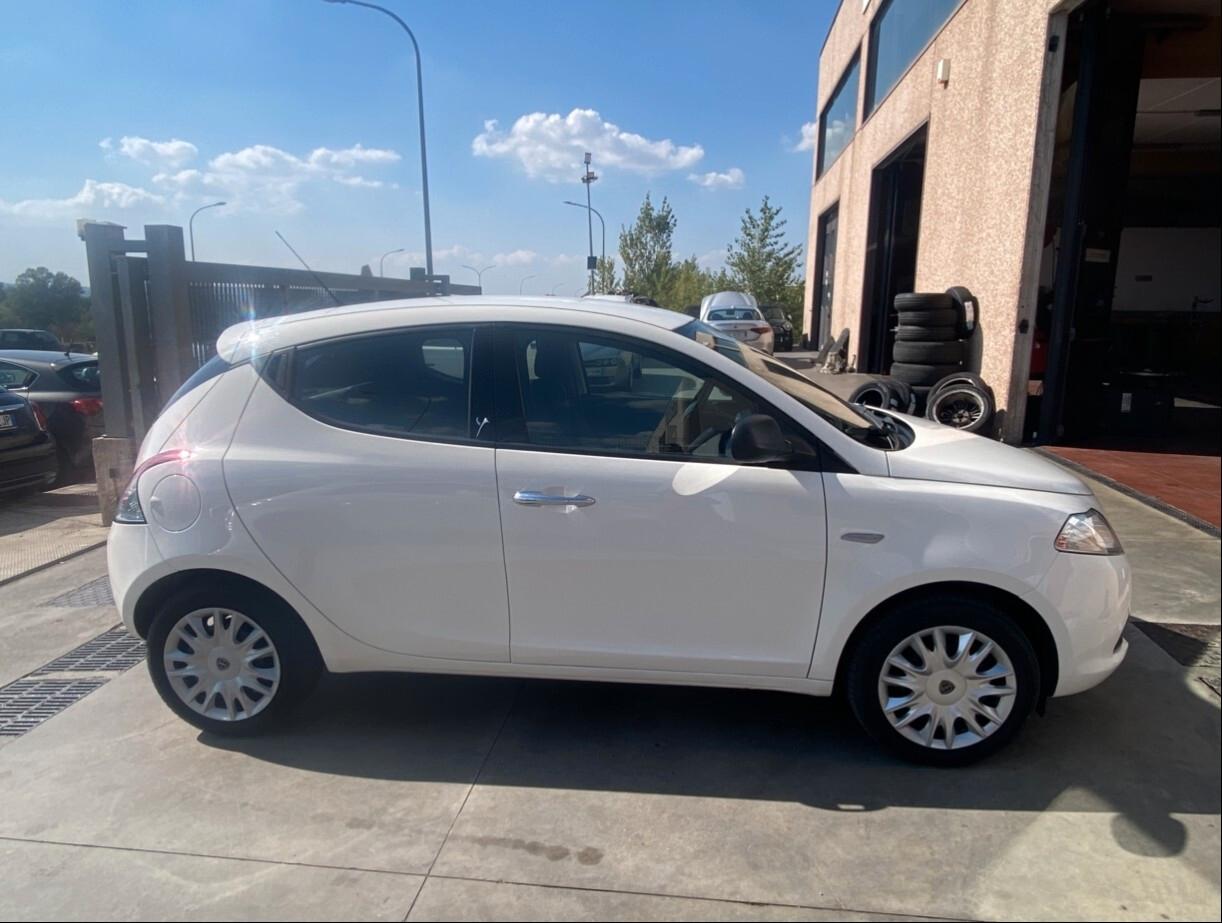 Lancia Ypsilon 1.2 69CV