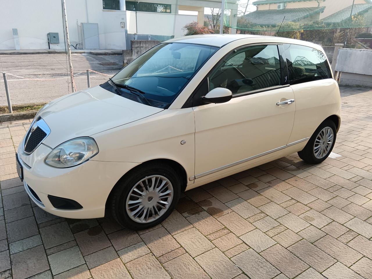 Lancia Ypsilon 1.4 16V Oro Bianco