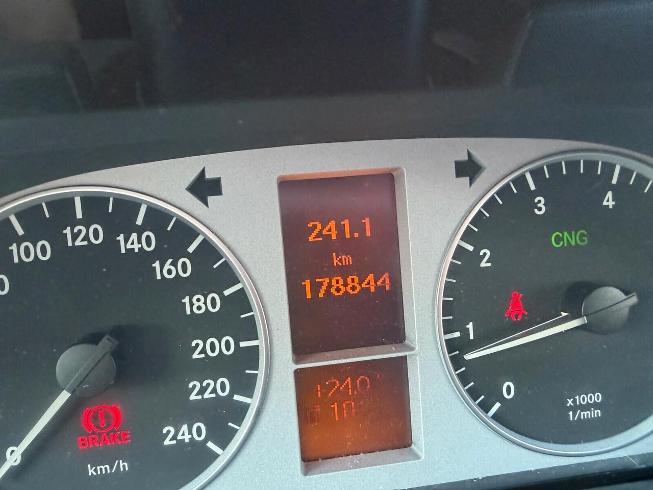 Mercedes-benz B 180 NGT BlueEFFICIENCY Executive