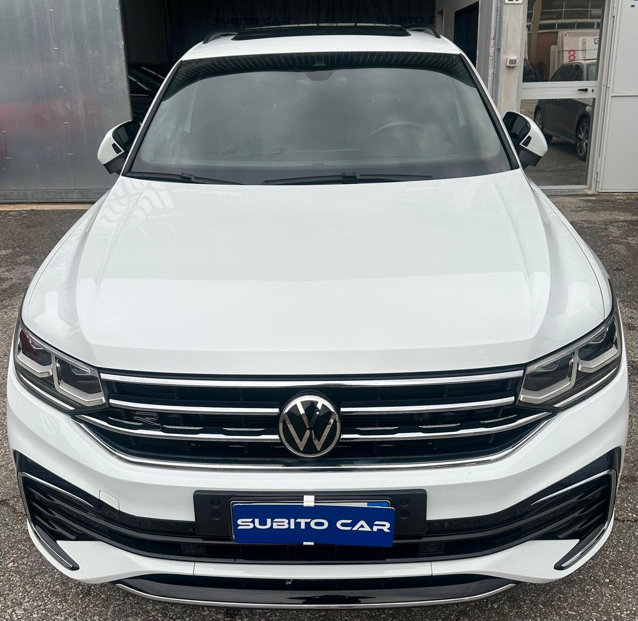 Volkswagen Tiguan 2.0 TDI 150 CV SCR DSG R-Line TETTO PANORAMICO ED APRIBILE