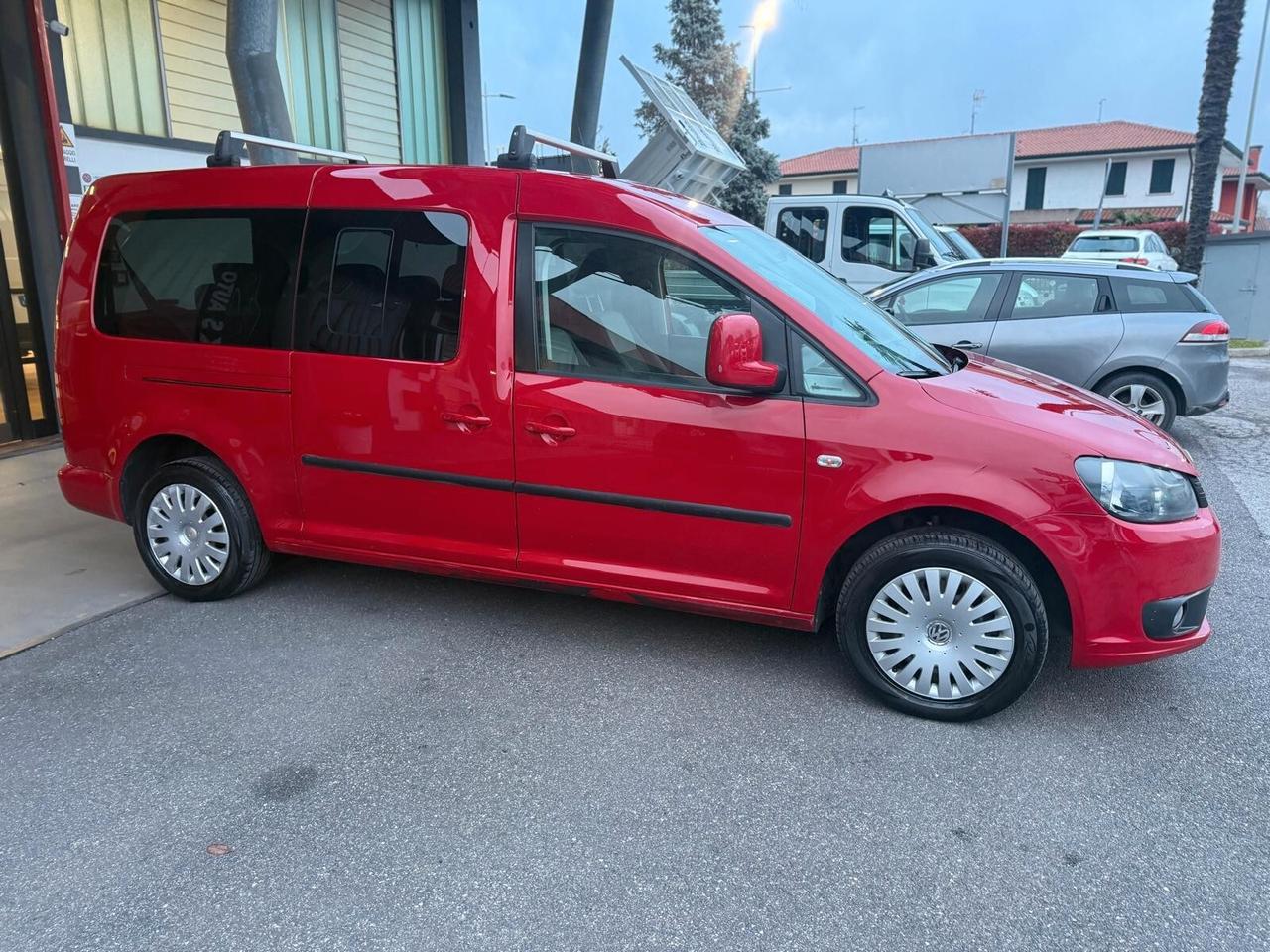 Volkswagen Caddy 1.6 TDI 102 CV. Trendline Maxi 7 POSTI