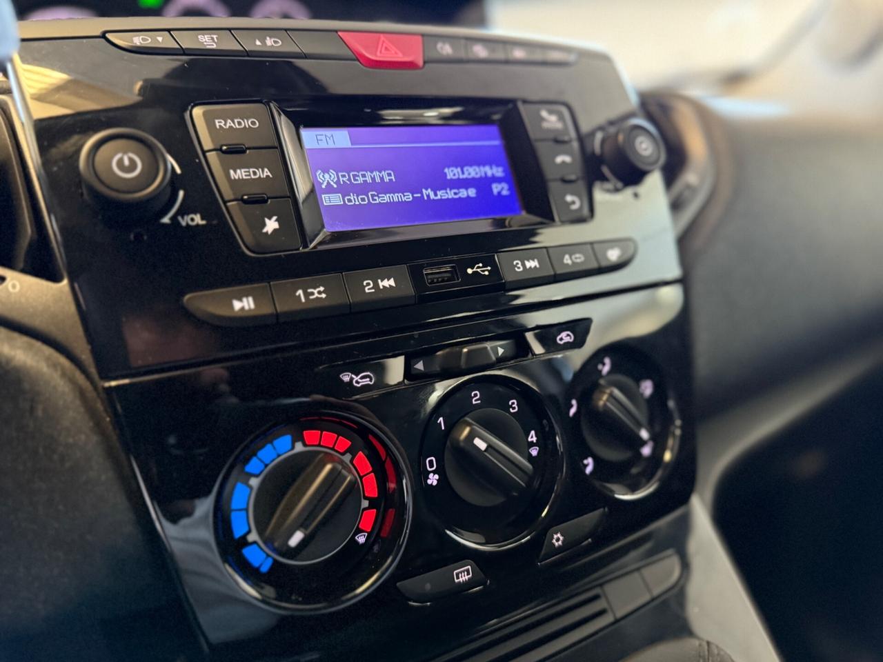 Lancia Ypsilon 1.0 FireFly S&S Hybrid Ecochic Silver