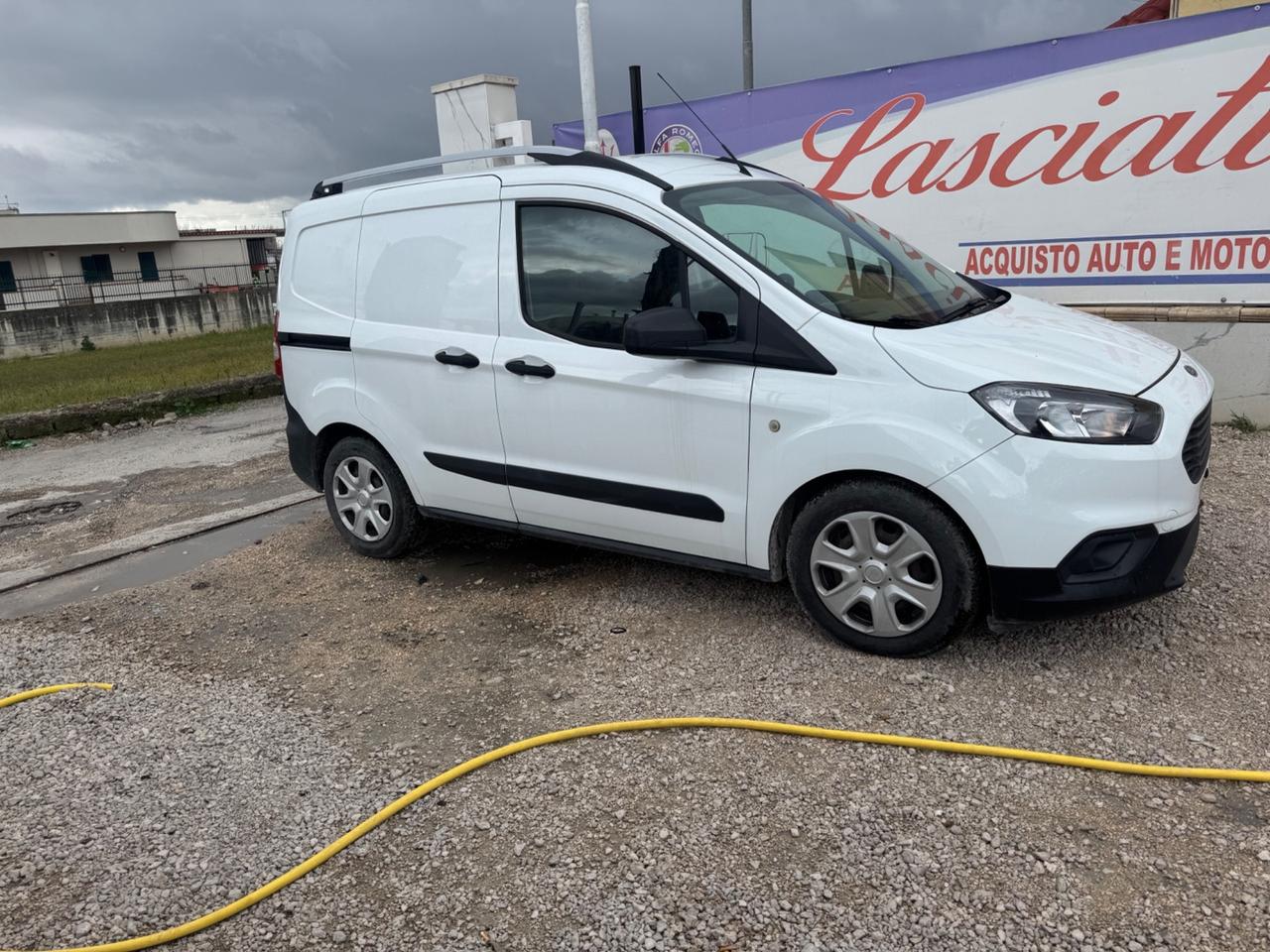 Ford Transit Courier TITANIUM