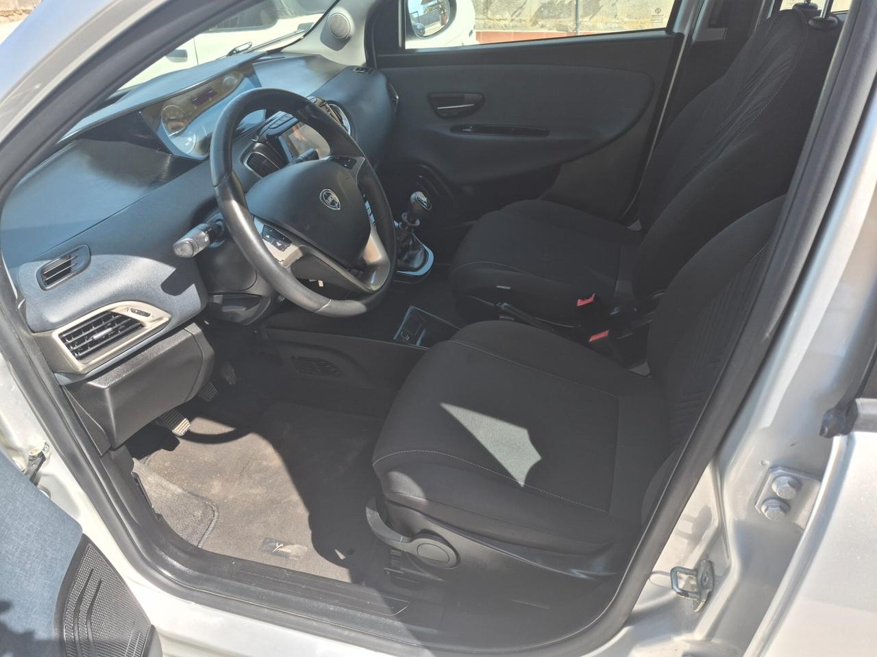 Lancia Ypsilon 1.0 FireFly 5 porte S&S Hybrid Ecochic Silver