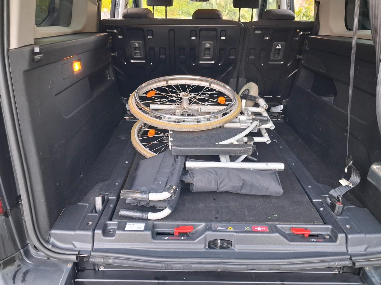 Citroen Berlingo Pianale ribassato con rampa disabili in carrozzina