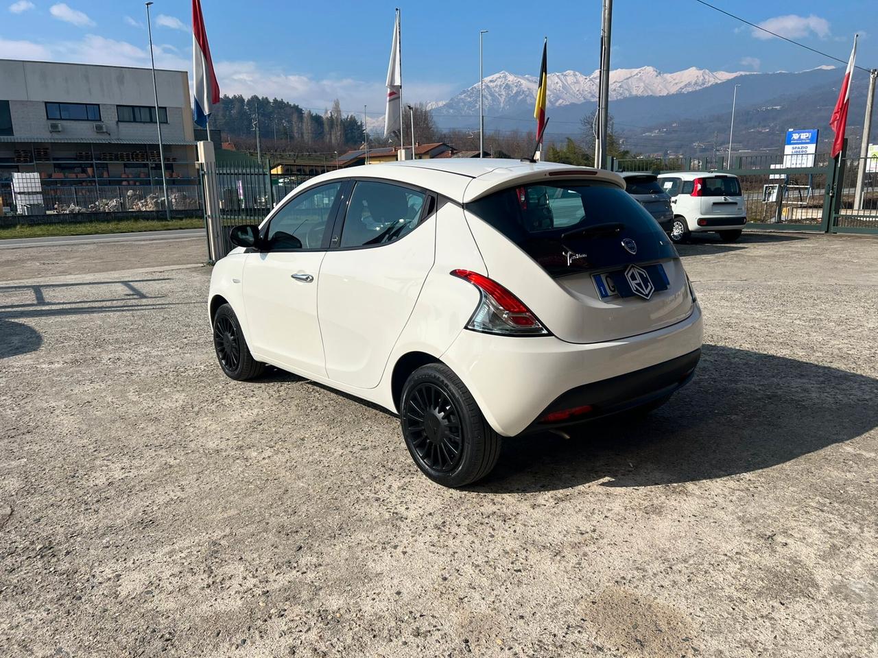 Lancia Ypsilon 1.0 FireFly 5 porte S&S Hybrid Ecochic Silver
