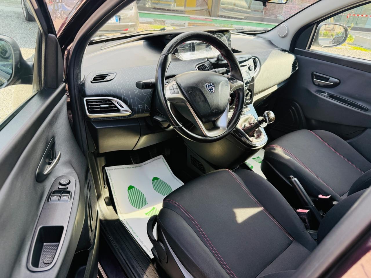 Lancia Ypsilon 0.9 TwinAir 85 CV 5 porte Metano Ecochic Elefantino