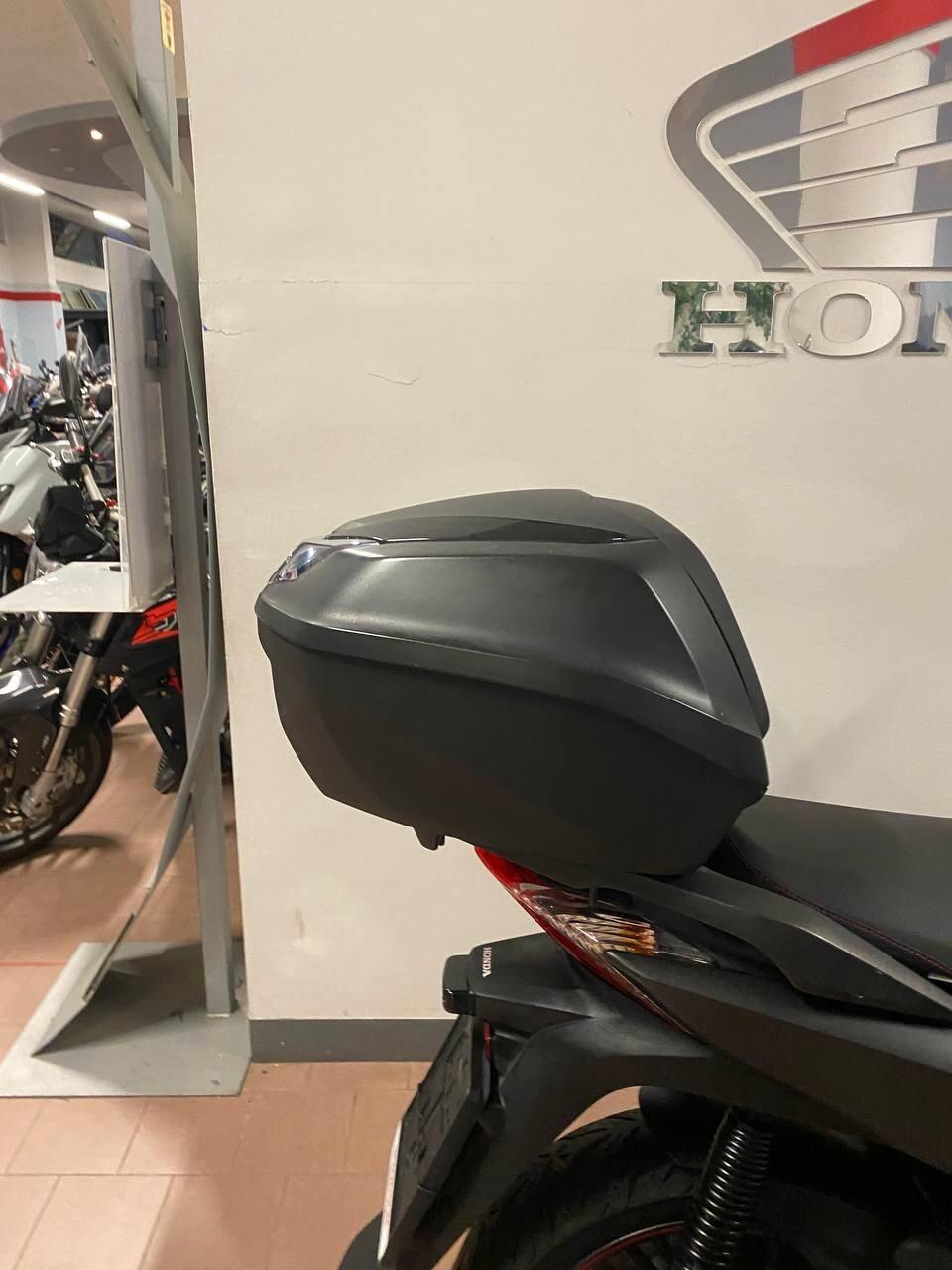 Honda SH 300 i sporty