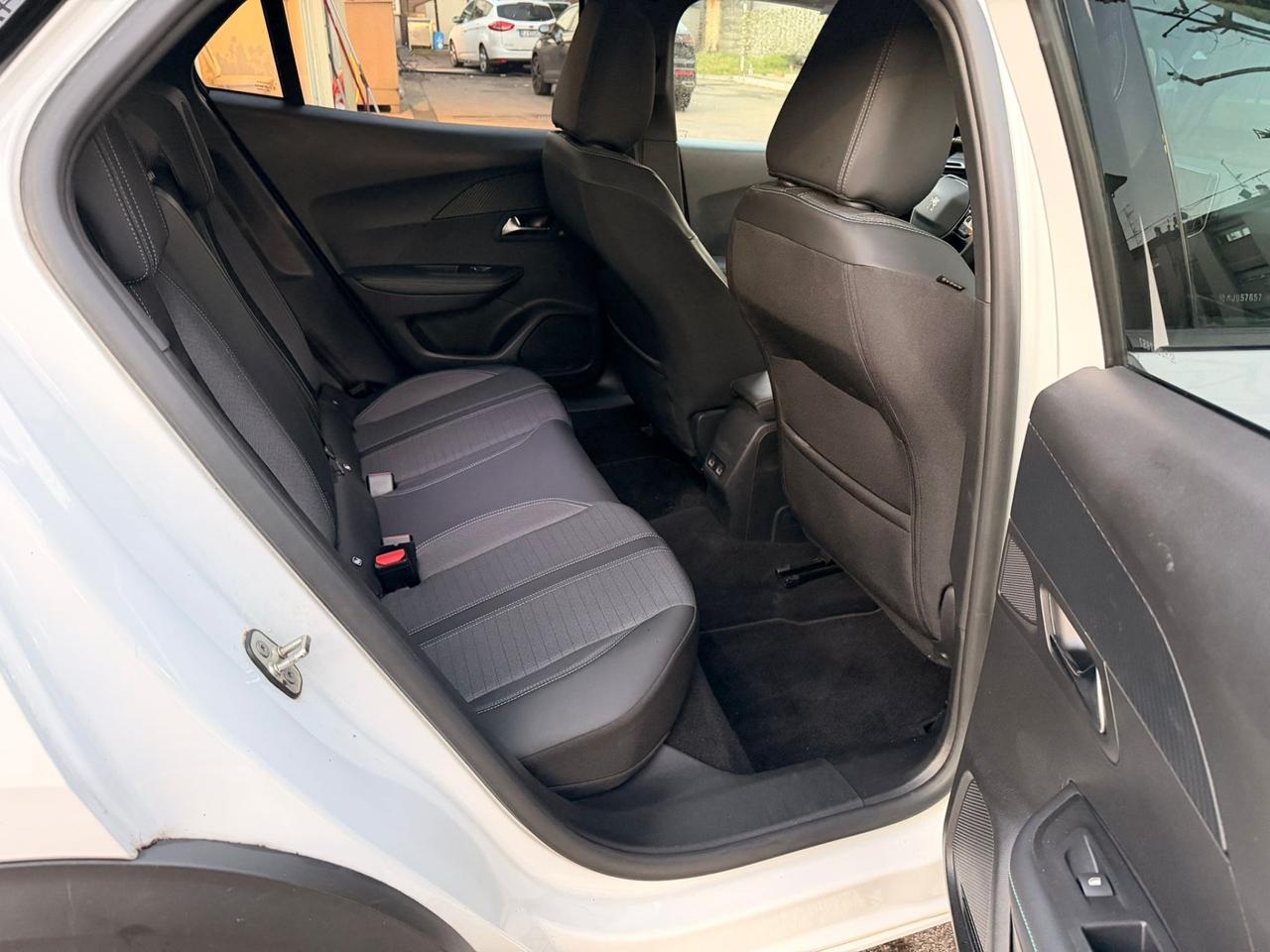 Peugeot 2008 PureTech 100 S&S Allure Pack