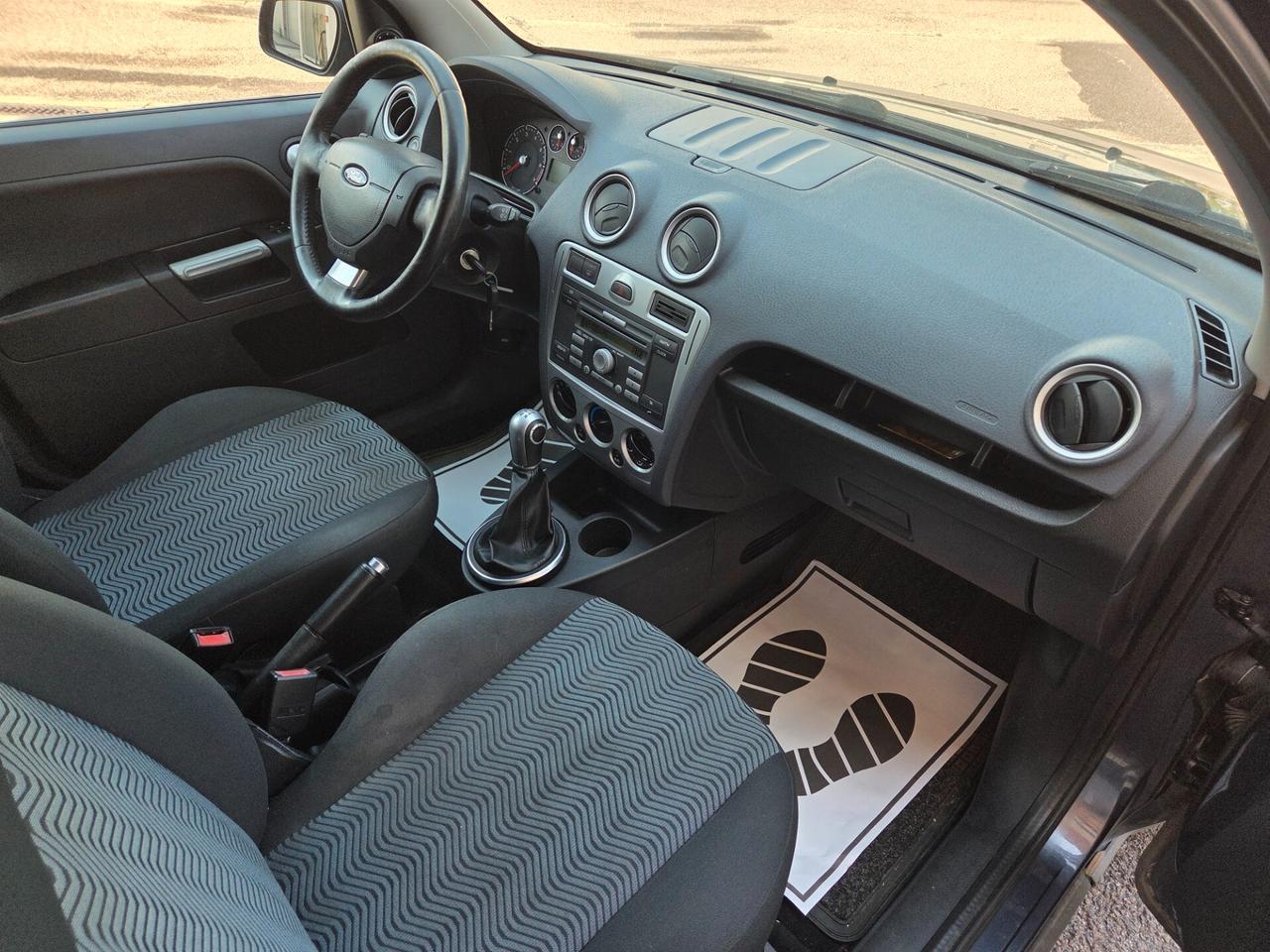 Ford Fusion 1.4 16V 5p. Titanium neopatentati