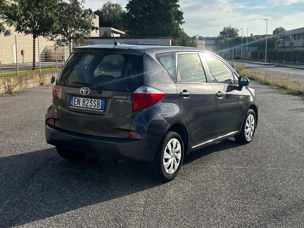 Toyota Verso-S 1.3 MT
